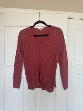 Monteau Twist-Hem V-Neck Sweater in Rose